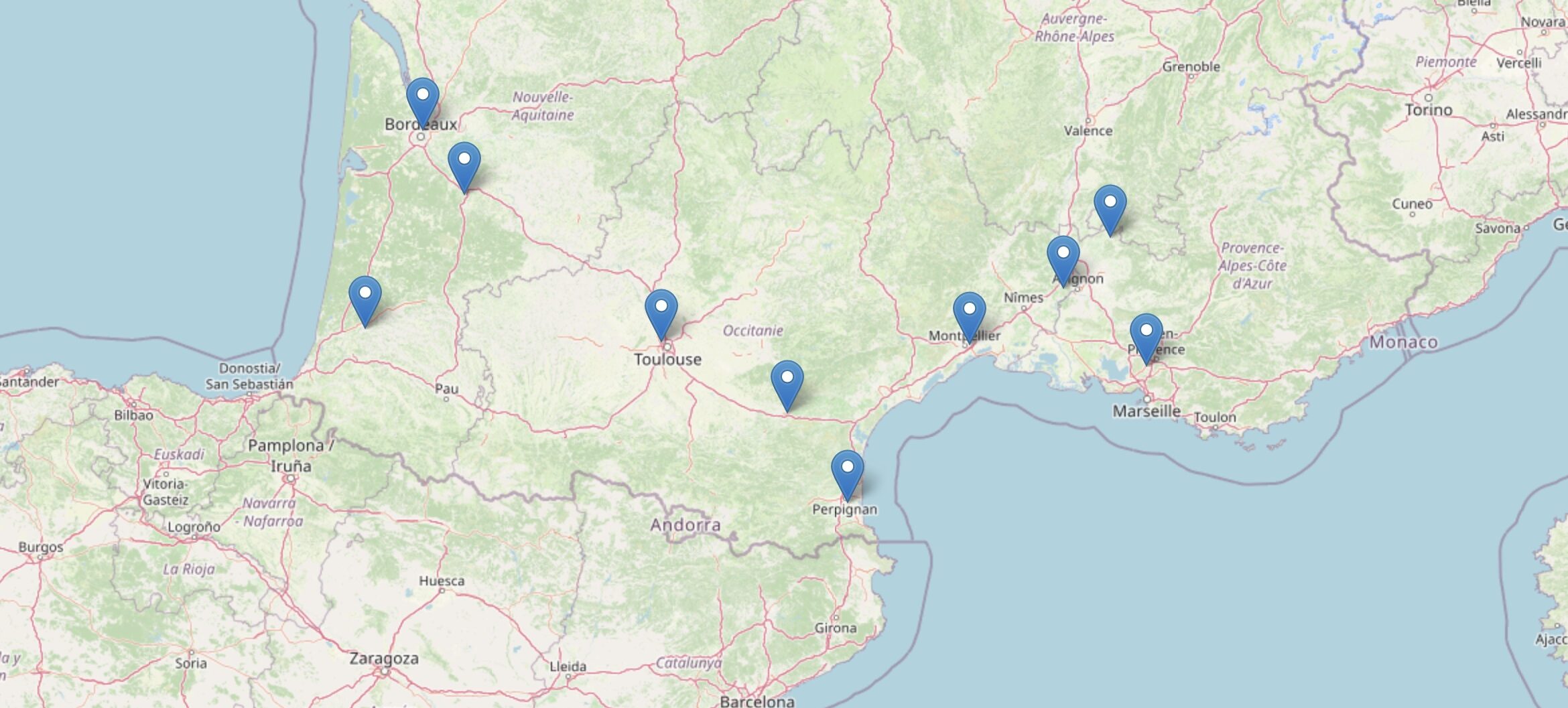 Carte du sud-ouest de la France montrant plusieurs repères bleus localisant des implantations entre Bordeaux et Perpignan.
