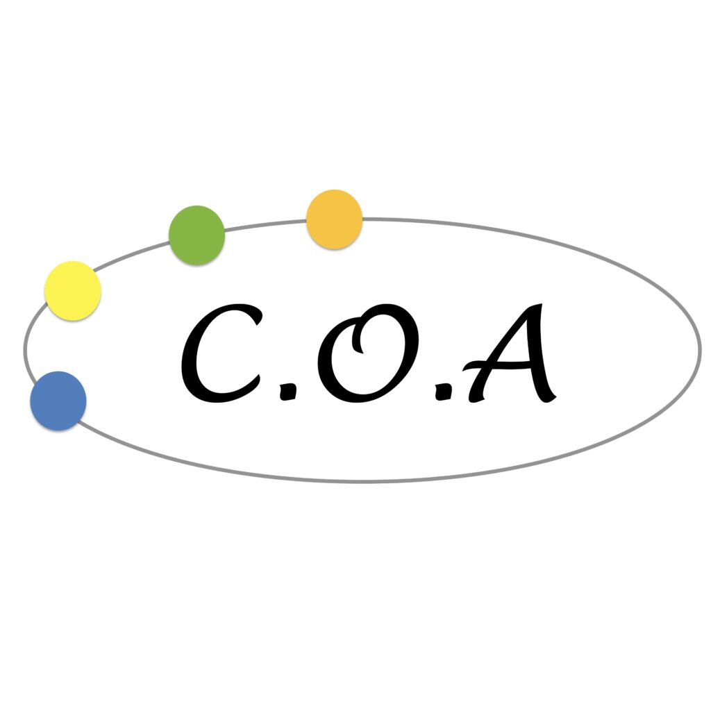 Logo de C.O.A avec quatre pastilles colorées formant un arc et le nom C.O.A au centre.
